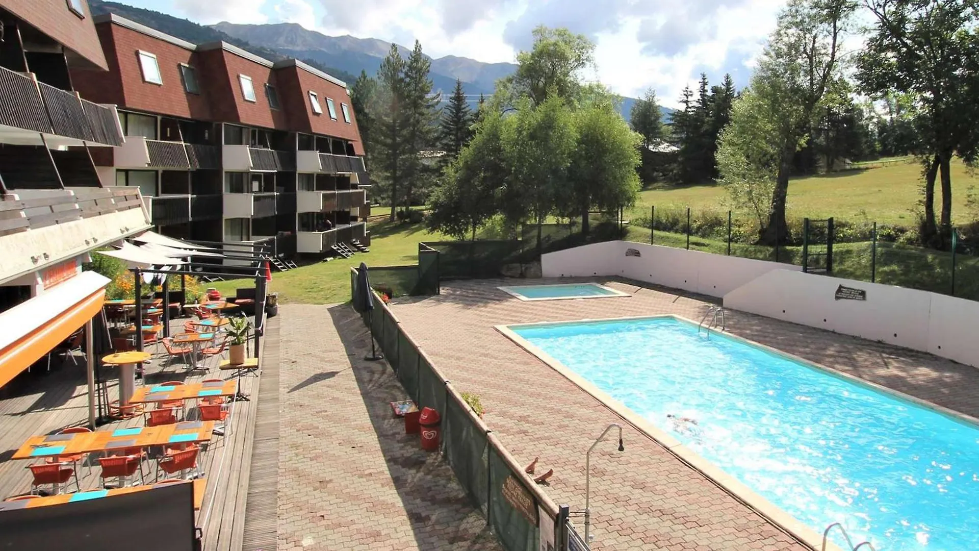 Studio Charmant Avec Piscine, Ski Au Pied Et Parking A La Salle-Les-Alpes - Fr-1-330F-115 Serre Chevalier