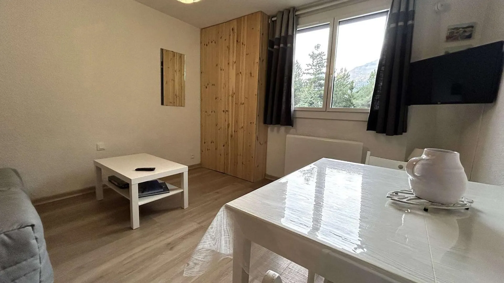Studio Charmant Avec Piscine, Ski Au Pied Et Parking A La Salle-Les-Alpes - Fr-1-330F-115 Serre Chevalier Appartamento